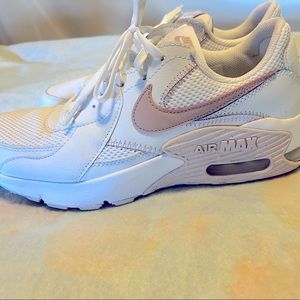 Nike Air Max 9.5 womens athletic shoe